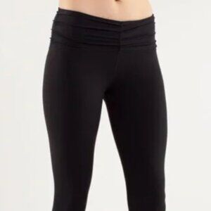 Lululemon Embrace Crops BLACK Size 8, beautiful condition!